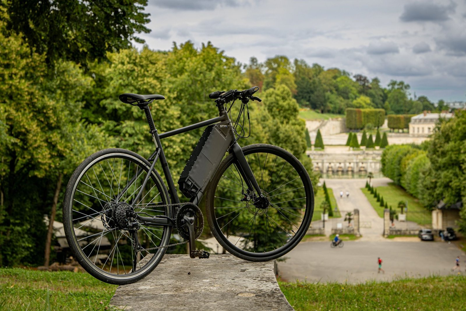 Le vélo Styx devant un parc